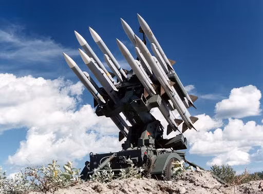 Vào cuối những năm 1990, một số hệ thống phòng không Hawk cải tiến MIM-23B của Thổ Nhĩ Kỳ đã được nâng cấp thành Hawk XXI, giúp tăng khả năng bắn trúng các mục tiêu trên không và cho khả năng phòng thủ tên lửa hạn chế.