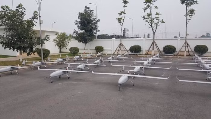 RG nhận xét thêm rằng cũng trong thành phần lực lượng vũ trang Việt Nam, các máy bay không người lái đang được chú ý nhiều. Hiện tại việc sản xuất hàng loạt UAV đã được tổ chức một cách khá quy củ.
