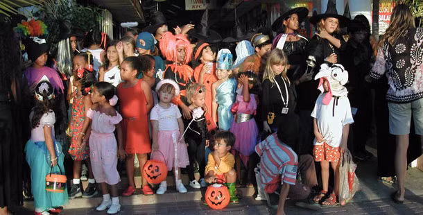 Điều đáng buồn là trong đêm diễn ra lễ Halloween, tỉ lệ trẻ em chết do tai nạn và mất tích nhiều hơn bất cứ ngày nào khác trong năm.