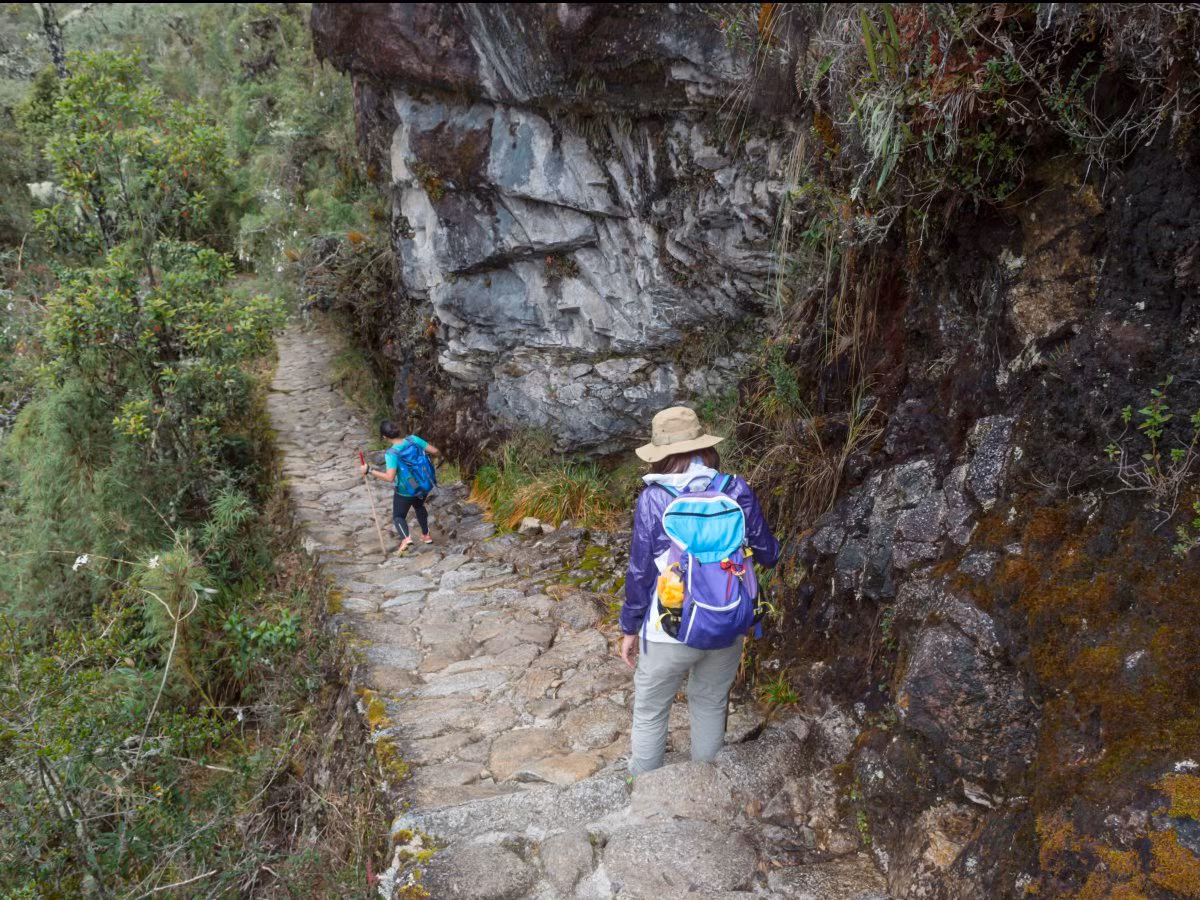 Đường mòn Inca gồm 3 con đường đan chéo nhau. Theo đó, mỗi con người có sự khác nhau về độ khó và thời gian chinh phục.