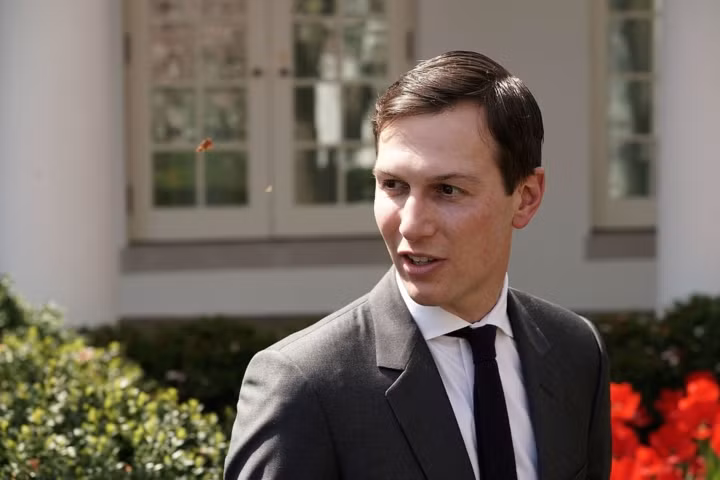 Một trong những tài sản lớn nhất của Kushner là dự án đầu tư bất động sản ông hợp tác cùng anh trai Joshua. Hồ sơ tài chính gần đây nhất của Kushner tiết lộ công ty này trị giá ít nhất khoảng 25 triệu USD vào cuối năm 2017.