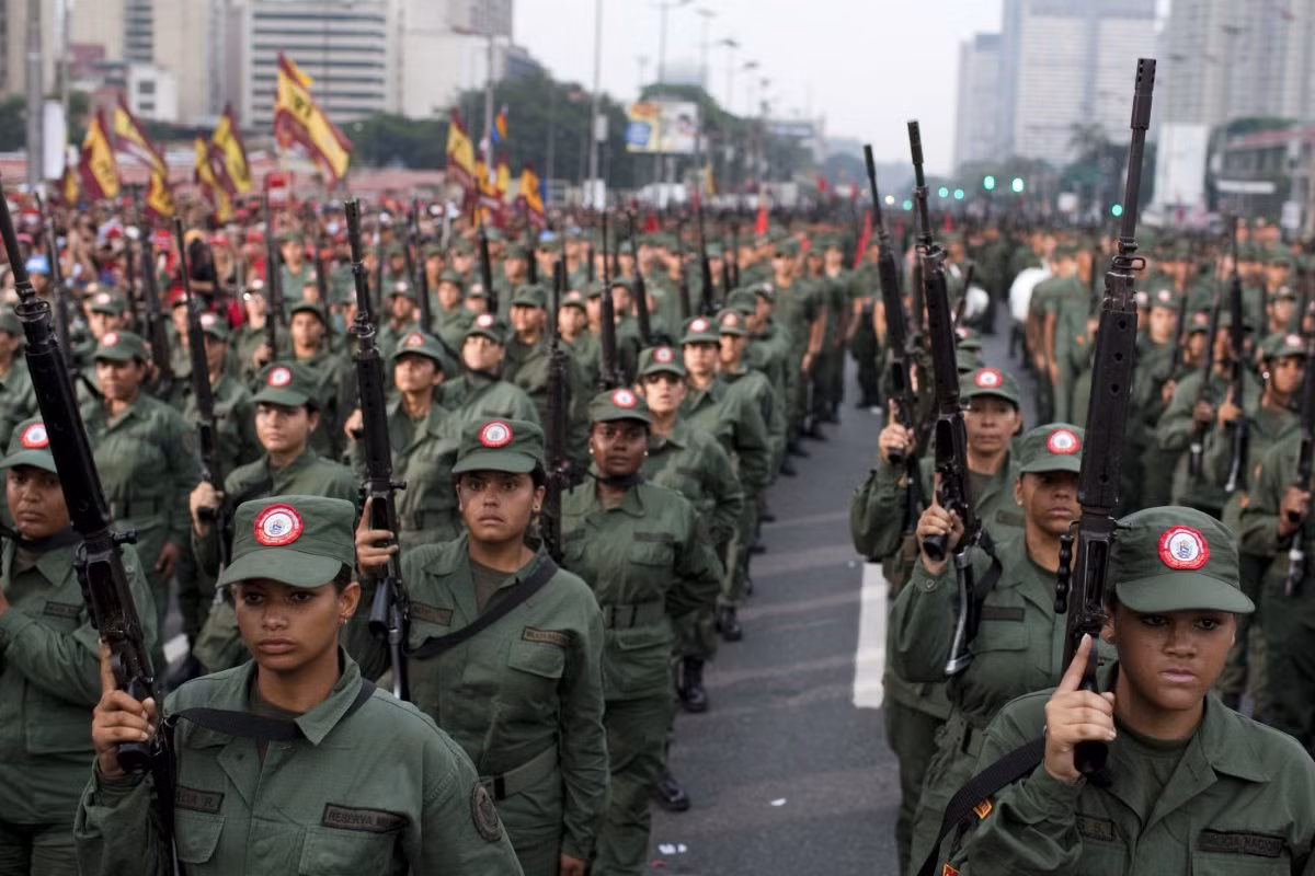 Trong khi đó mối quan hệ giữa Caracas và Bogotá đã chẳng mấy tốt đẹp từ thời cố Tổng thống Hugo Chavez. Colombia cũng là một trong những nước đầu tiên công nhận thủ lĩnh phe đối lập Venezuela – Juan Guaido trở thành “tổng thống lâm thời”. Điều này càng đẩy mối quan hệ giữa Venezuela và Colombia trở nên xấu hơn trước. Nguồn ảnh: Military.