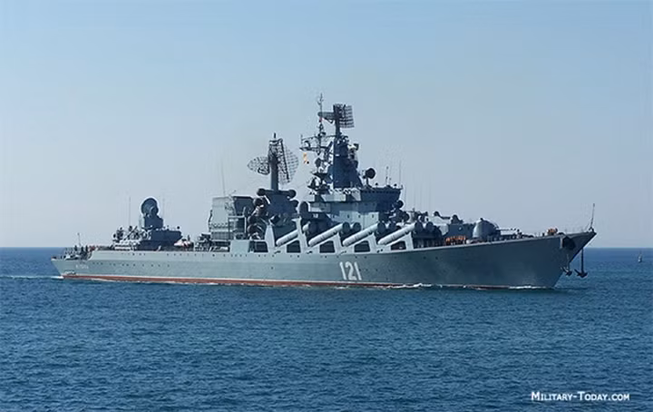 Thủy thủ đoàn trên tàu tuần dương lớp Slava là 485 người (trong đó có 66 sĩ quan). Ảnh: Military-Today.
