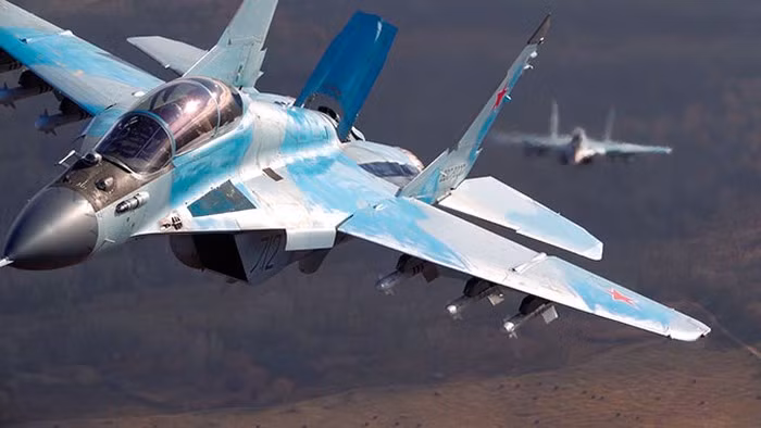 Các chuyên gia đều tin rằng, máy bay tiêm kích MiG-35 có khả năng cạnh tranh cao. Ví dụ như hợp đồng cung cấp máy bay chiến đấu cho Ấn Độ, đối thủ cạnh tranh chính của MiG-35 đó là Dassault Rafale.