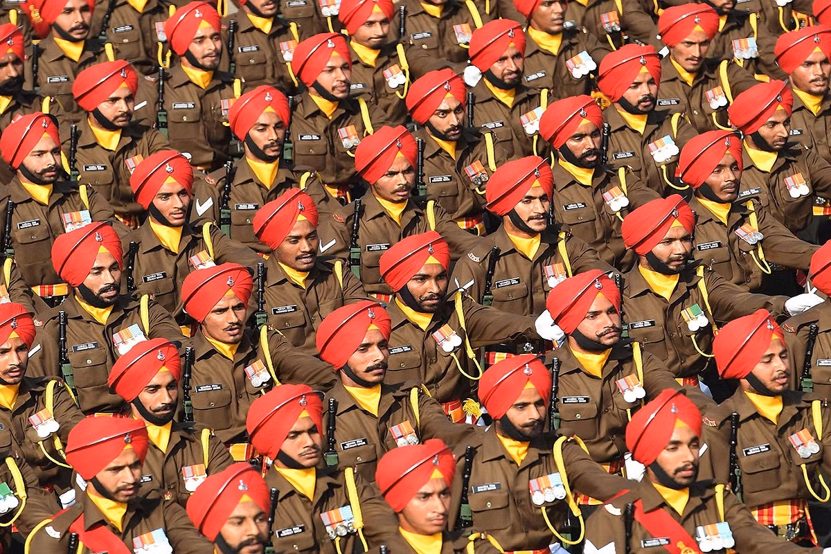 Khối binh sĩ lục quân theo Đạo Sikh tham gia lễ duyệt binh tại New Delhi. Đây được xem là là lực lượng chiến đấu nòng cốt của Lục quân Ấn Độ. Nguồn ảnh: India Times