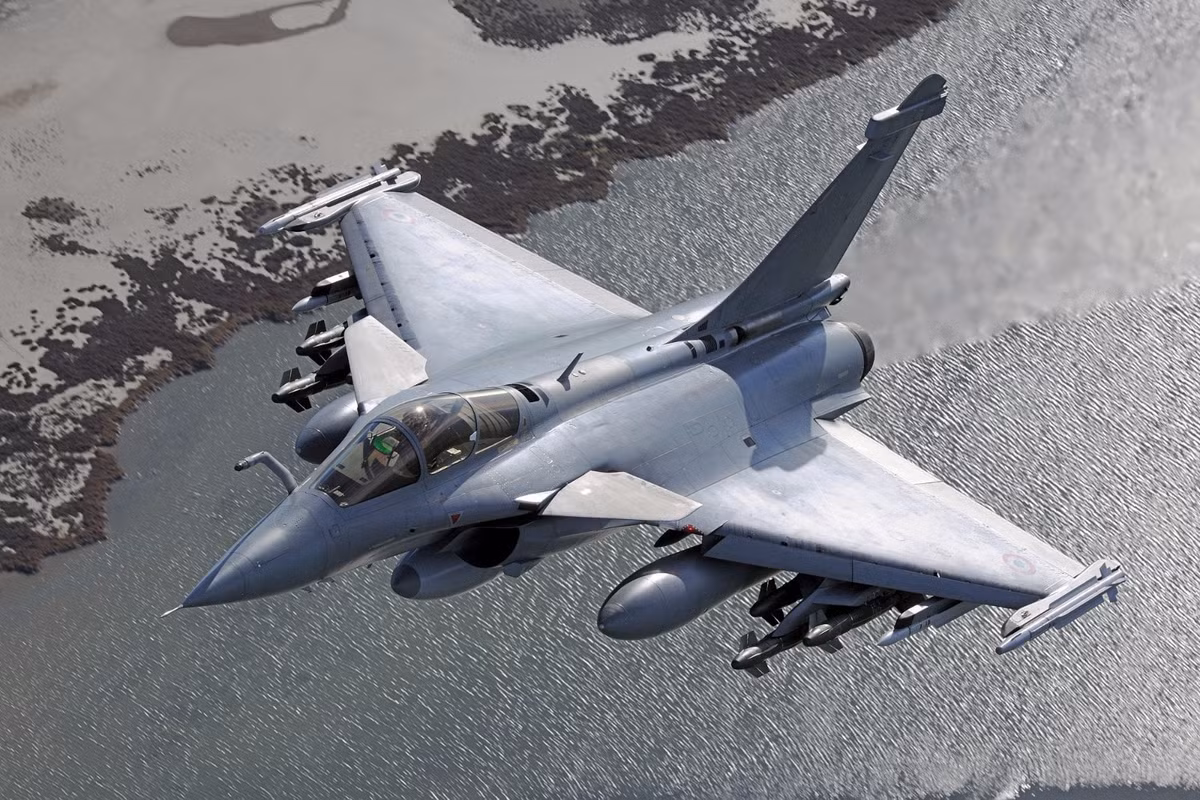 Phap chi 2,3 ti USD mua phien ban nang cap cua may bay Rafale