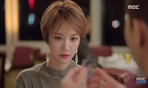 Chồng bất ngờ đâm đơn ly hôn chỉ vì một clip trong quá khứ Chong bat ngo dam don ly hon chi vi mot clip trong qua khu