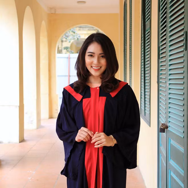 Chia sẻ cảm xúc sau khi bất ngờ nổi tiếng, cô bạn tâm sự: "Mình thấy bản thân cũng không xinh lắm đâu. Năm nay, mình cố gắng học hỏi và tích lũy kinh nghiệm nhiều nhất có thể để theo đuổi mục tiêu trong tương lai".