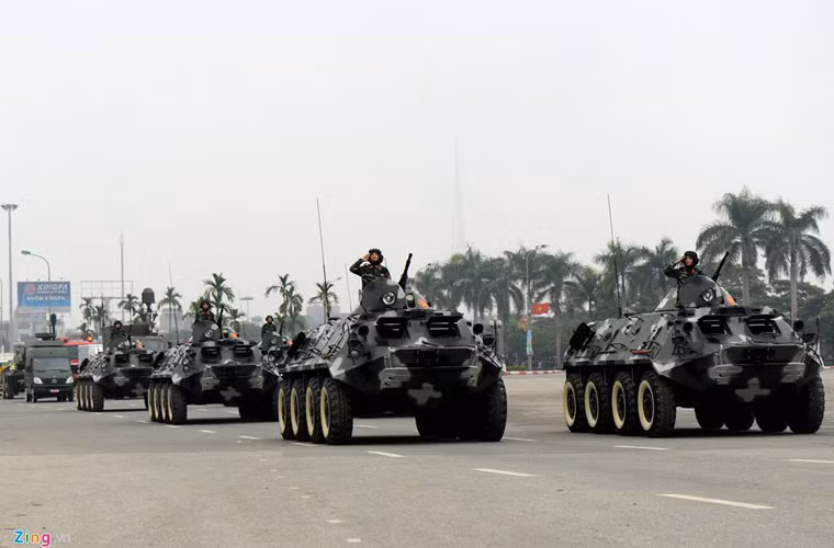  Xe thiết giáp BTR-60PB là một trong những phương tiện chở quân chủ lực của bộ đội tăng – thiết giáp Việt Nam. Ngoài vai trò chở quân trên chiến trường, BTR-60PB có thể làm nhiệm vụ chi viện hỏa lực hạn chế khi cần. Đáng lưu ý, hiện nay trên thế giới mà cụ thể là ở Nga – nơi sản sinh BTR-60PB còn phát triển thêm phiên bản phòng không dựa trên khung gầm loại xe bọc thép này. Đó cũng là khả năng mà Việt Nam có thể tham khảo khi cần hệ thống phòng không tầm thấp chi phí rẻ, cơ động cao.