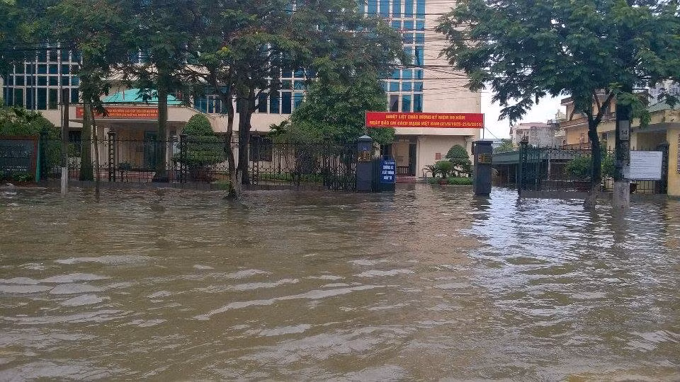 Nhiều cơ quan hành chính cũng ngập nước như Sở Khoa học công nghệ Hải Dương trong ảnh.