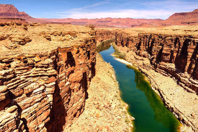 Sông Colorado, Marble Canyon với khung cảnh màu sắc xanh vàng đối lập, vô cùng ấn tượng.