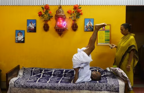 Song tho 120 tuoi nho tap Yoga va noi khong voi dan ba