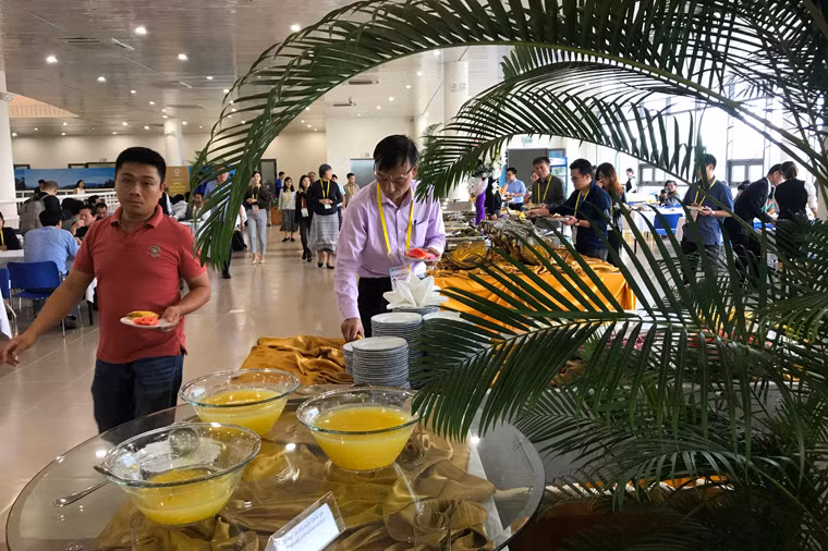 Sảnh ăn uống cho hàng nghìn PV tại TTBC.