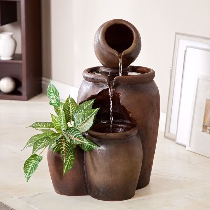 Những ngôi nhà có diện tích nhỏ, thiếu kinh phí thiết kế, có thể chọn những đài phun nước, tiểu cảnh mini để trong nhà để có yếu tố "thủy" hài hòa.
