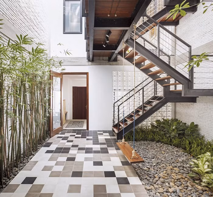 Tùy vào sở thích, phong cách của ngôi nhà mà màu sắc gạch men có thể là màu trung tính hoặc sặc sỡ, để ăn rơ với các thiết kế khác của ngôi nhà.
