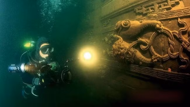 Không phải thành phố chìm dưới nước quá nổi tiếng Atlantis. Đây là một thành phố cổ được xây dựng từ thời Đông Hán đã chìm sâu dưới nước hồ Thiên Đảo, Trung Quốc. Trước đây nó còn được gọi là Sư Thành, hay thành phố sư tử, vì nó nằm nép mình dưới ngọn núi Ngũ Sư. Giờ đây khi đã nằm dưới lòng hồ, thành phố này thực sự rất hấp dẫn khách du lịch ưa khám phá.