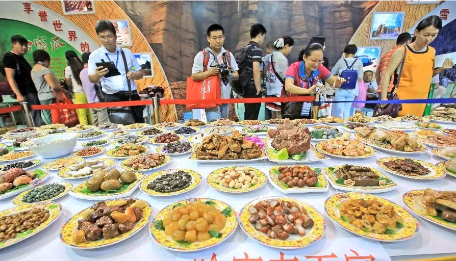 Đây là một tác phẩm công phu của công ty Inna Mongolia trong Triển lãm đá quý và trang sức quốc gia 2015, được tổ chức tại thành phố Yiwu, tỉnh Chiết Giang, Trung Quốc.