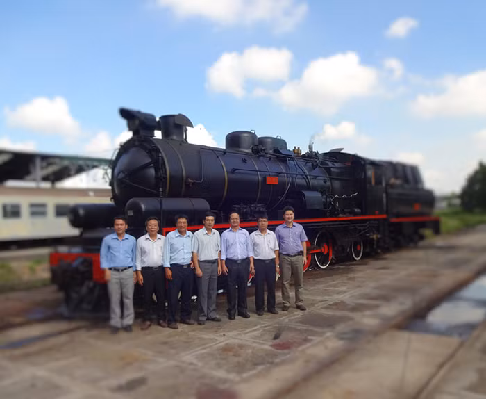 Ngoài ra, dự án còn xây dựng thêm phòng chờ, quầy vé, nhà hàng tại các ga Lăng Cô, Đà Nẵng, xây đường nội bộ phục vụ việc cấp than, cấp nước cho đầu máy tại các ga.