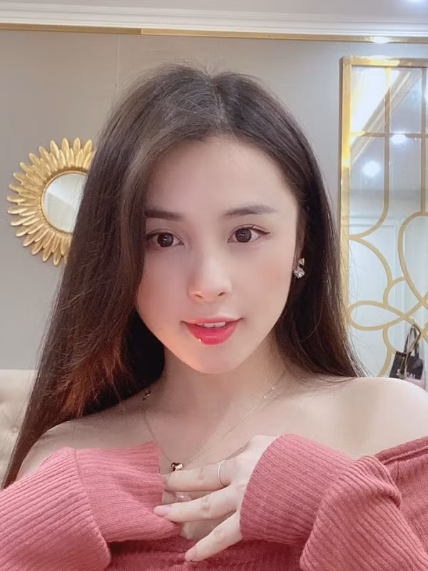 Hiện tại, nữ game thủ đang sở hữu fanpage gần 800.000 người đăng ký theo dõi và 300.000 người theo dõi trên trang cá nhân.