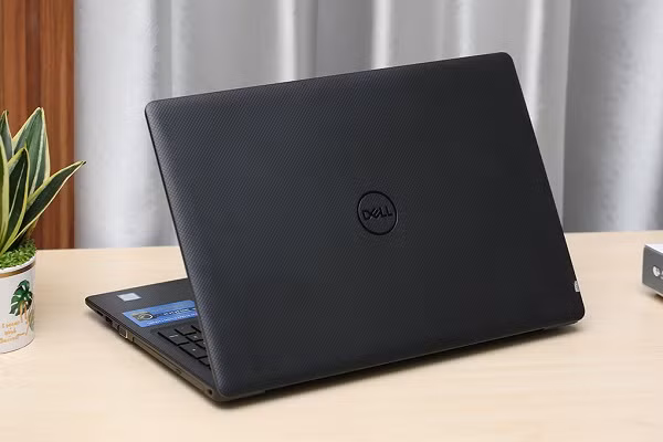 Thay vì cảm biến vân tay dạng vuốt như thế hệ cũ, Dell Vostro 3580 được tích hợp cảm biến vân tay chạm luôn vào nút nguồn, hỗ trợ người dùng mở khóa thiết bị nhanh chóng, thuận tiện hơn. Ảnh: phucanhcdn.com