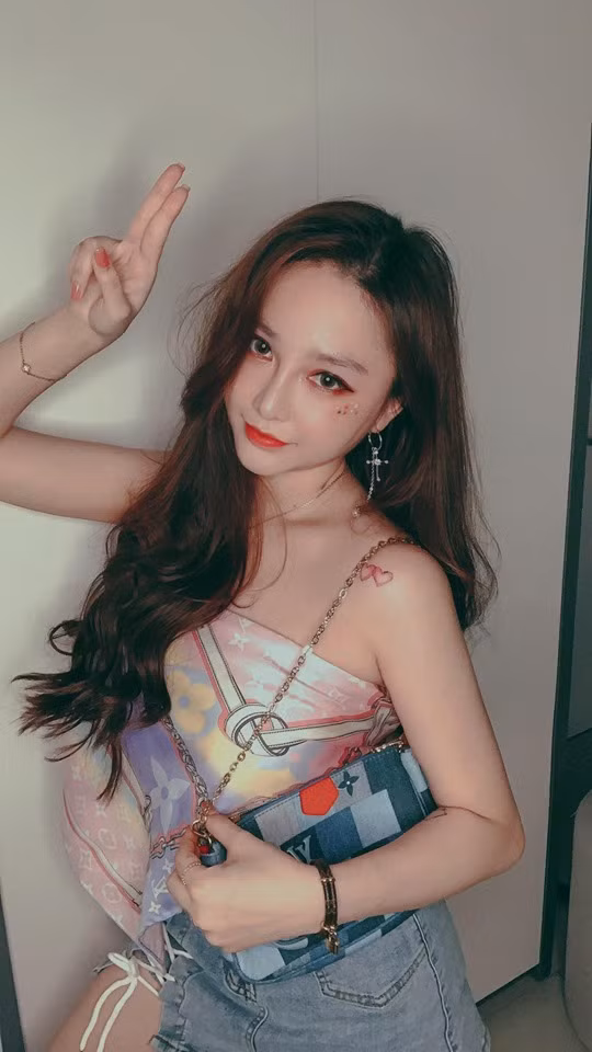 Kiều Anh là nữ streamer hiếm hoi công khai thừa nhận việc phẫu thuật thẩm mỹ.
