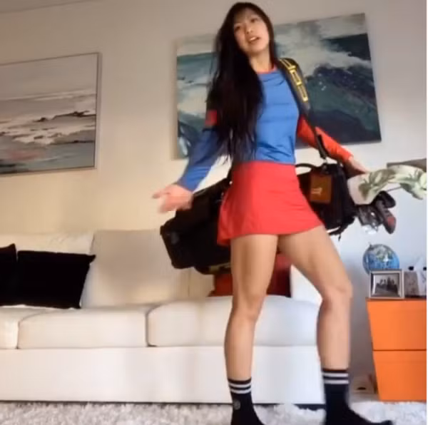 Cô thường xuyên xuất hiện trên livestream và bán được số lượng trang phục khổng lồ. Công ty Is Golf chuyên sản xuất và cung cấp các loại trang phục chơi golf phá cách của nữ golf thủ nổi loạn thu hút nhiều người chơi nghiệp dư mua mặc, và dần đang tạo ra một phong cách mới trong giới chơi golf ở Mỹ.