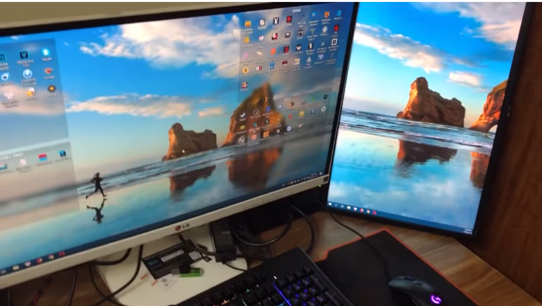 Theo như Dũng CT chia sẻ, góc chơi game và stream của anh khá bừa bộn, tuy nhiên cũng từ nơi này mà anh đã cho ra lò nhiều video thú vị, hấp dẫn để phục vụ người hâm mộ.