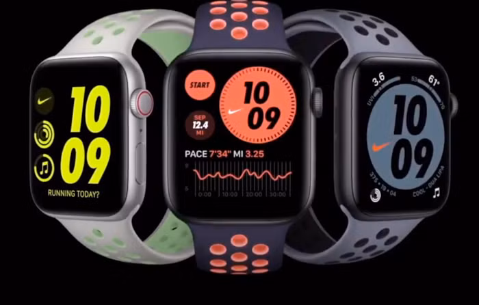 Smartwatch mới của Apple dùng chip S6 mới hoạt động nhanh hơn 20% so S5. Bên trong còn có ăng-ten Ultra Wideband cho phép định vị trong phạm vi gần hoặc giúp dùng Watch Series 6 như một chiếc chìa khóa thông minh cho xe hơi.