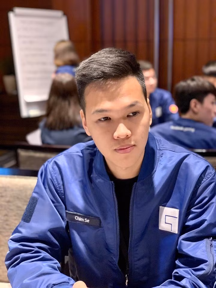 Bắt đầu bén duyên với eSports từ năm 2014, đến nay anh đã đem về hơn 35 chức vô địch lớn nhỏ, ghi tên mình vào huyền thoại của dòng game chiến thuật thời gian thực này.