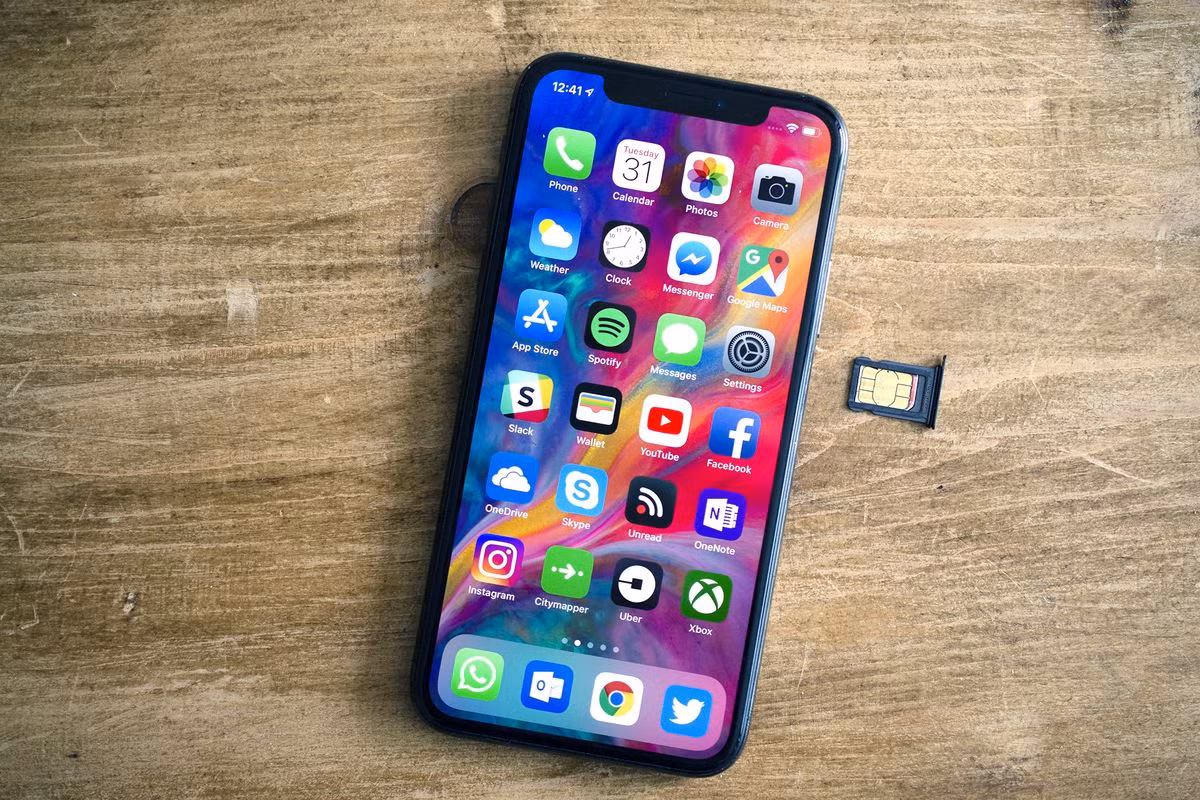 Xem lại nguyên nhân từ SIM. Việc kết nối 4G bị yếu có thể là do hệ thống chưa nâng cấp thông tin sau khi người dùng mới thực hiện một số thay đổi cài đặt liên quan đến gói cước. Thao tác được khuyến khích lúc này là tắt nguồn thiết bị, tháo lắp lại SIM ở trong khay và thử khởi động lại máy.