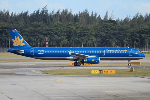 Tau bay Airbus A321 cua Vietnam Airline gap su co tren duong bang