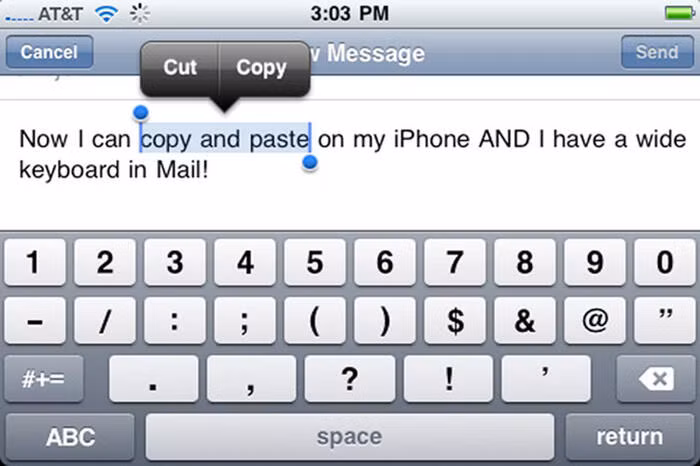 Có thể bạn chưa biết, phải mất gần 3 năm (chính xác là lúc ra mắt iOS 3.0) thì Apple mới giới thiệu "tính năng" copy/paste &amp; cut vốn rất căn bản. Như vậy có thể suy ra, hầu như những ai chọn mua iPhone đời đầu trong năm 2007 - 2008 đều phải sống chung với lũ, chịu khó gõ lại mỗi khi muốn sao chép văn bản của ai