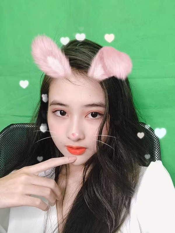 Khá nổi tiếng trong cộng đồng game Việt, Rose Gaming RABii sở hữu ngoại hình khá mong manh nhưng ẩn sau bên trong đó lại là một cô gái với cá tính cực mạnh.