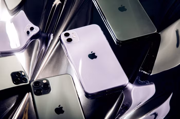 Nếu so với iPhone 11 có giá khởi điểm từ 699 USD (16.1 triệu đồng), mẫu iPhone 12 4G kích thước 5.5 inch này có giá rẻ hơn khoảng 150 USD. Trong khi đó, mẫu iPhone 12 4G kích thước 6.1 inch vẫn rẻ hơn 50 USD.