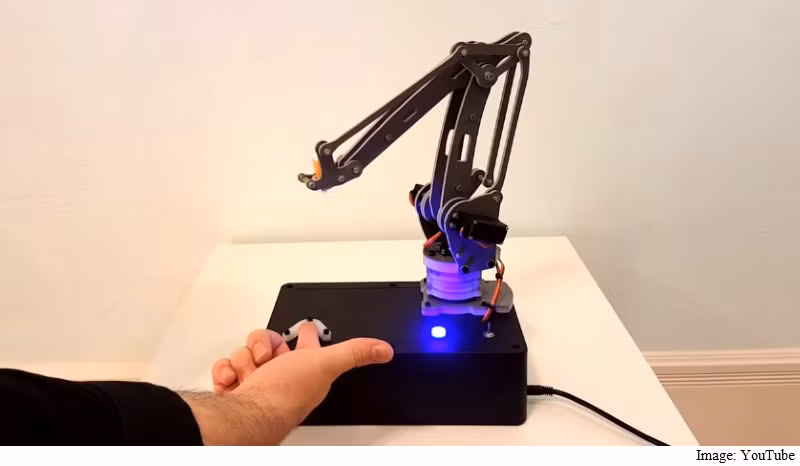 Tuy nhiên, các nhà khoa học tại California lại vừa chế tạo ra một con robot với mục đích là làm hại con người. Có vẻ như con robot này đã đi ngược lại với quy tắc mà Isaac Asimov đã đặt ra cho các nhà chế tạo robot.