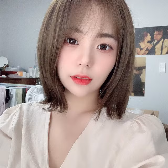 Mỗi streamer thường có một phong cách riêng khi tương tác với người xem của mình. Người thì thích tâm sự, kể chuyện, có người lại tập trung vào nội dung trên sóng.