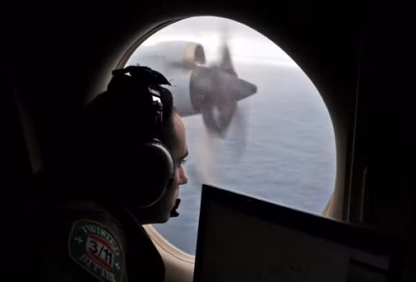Năm 2017, ATBS tiếp tục điều tra về những bí ẩn MH370 có thể đã rơi xuống nước ở "độ rơi cao và tăng dần" , có nghĩa là nó rơi tự do và phi công đã bất tỉnh. Mặc dù chưa thực sự tìm kiếm nhưng ATBS cũng tin rằng MH370 nằm ở "vùng ưu tiên'', phía bắc khu vực tìm kiếm ban đầu.
