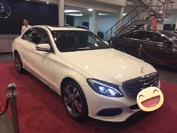 Xe sang của King of War thuộc dòng Mercedes, là thành quả quá trình làm việc, cố gắng tích lũy không ngừng của nam game thủ đình đám.