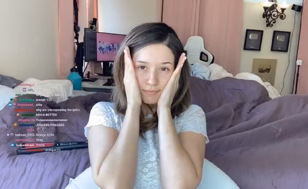 Nữ streamer nổi tiếng nhất thế giới từng công khai mặt mộc trên sóng livestream, tạo nên trào lưu khoe mặt mộc trong giới streamer đáp trả những lời bình luận ác ý của các antifan.