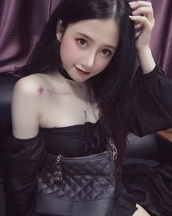 Mức rank của Nus Nus trong game hiện giờ là rank Kim Cương. Cô nàng đảm nhiệm vị trí đi rừng.