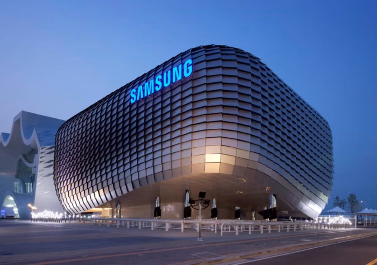 Samsung là công ty công nghệ Hàn Quốc. Trong tiếng Hàn, Samsung có nghĩa đen là "3 ngôi sao", tượng trưng cho sức mạnh của đoàn kết, thanh cao và trường tồn như sao trên bầu trời.