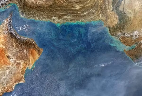 Vùng biển Arab đẹp vô cùng với những sắc thái khác nhau qua bức ảnh vệ tinh của NASA.