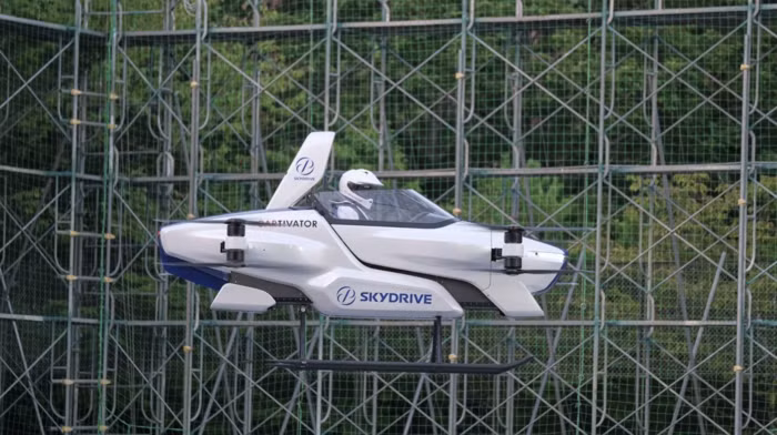 Mới đây nhất Sky Drive Inc. đã thử nghiệm thành công mẫu xe bay của mình vào hôm 25/8 tại trung tâm thử nghiệm Toyota Test Field. Những tín hiệu đáng mừng của công nghệ hi vọng sẽ sớm hiện thực hoá oto bay trên đường phố.