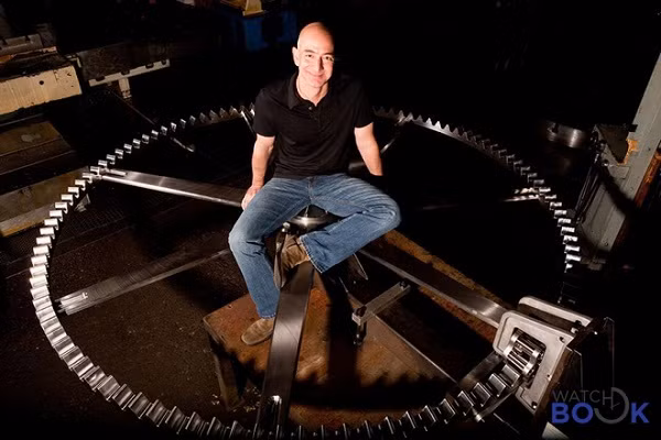  Tỷ phú công nghệ giàu nhất thế giới Jeff Bezos không tiếc chi 42 triệu USD chỉ để chế tạo một chiếc đồng hồ khổng lồ hiện được chôn tại một ngọn núi ở bang Texas, Mỹ.