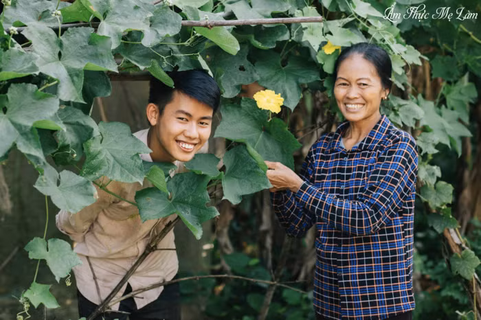 Sau thời gian nhận được nhiều sự yêu thích của người xem, kênh Ẩm thực mẹ làm mới đây đã trở thành một trong số ít những nhà sáng tạo Việt Nam được YouTube lựa chọn góp mặt tại sự kiện tầm cỡ thế giới - YouTube FanFest 2020.