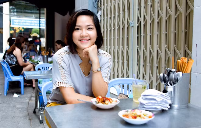 Khác hẳn với Ẩm thực mẹ làm, kênh này mang màu sắc hoàn toàn mới lạ, Helen Le trẻ trung, năng động hơn nhưng vẫn tập trung làm về các món ăn Việt Nam.
