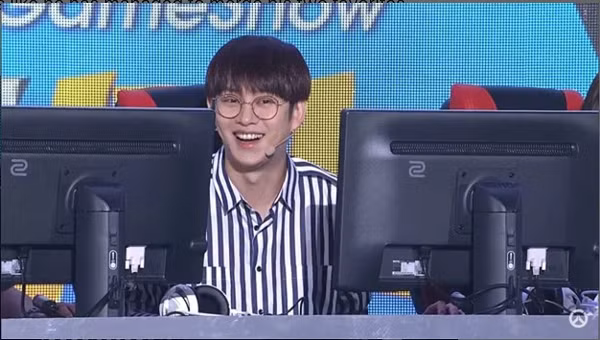 Heechul là ''fan bự'' của những trò chơi khá phổ biến tại Hàn Quốc như League of Legends hay StarCraft, sẵn sàng ''đốt'' cả tỷ đồng cho tựa game yêu thích của mình. Thậm chí còn từng thách đấu Sohye (I.O.I) - một game thủ có tiếng không kém của Kbiz trên show truyền hình Hàn Quốc.