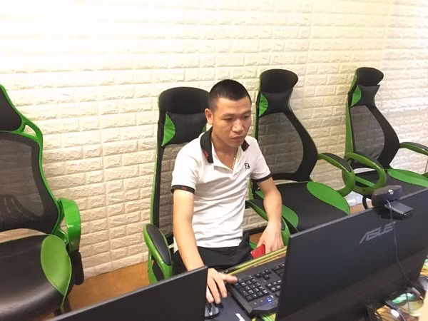 Tháng 4 vừa qua, chồng của Hương Ly ''nghìn tỷ'' bất ngờ tuyên bố giải nghệ trên trang Facebook cá nhân của mình.