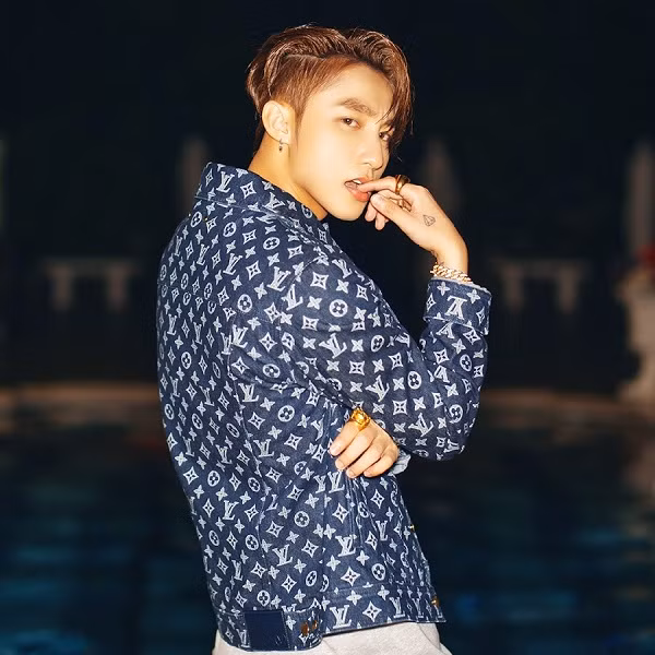 Trước đó, khi Sơn Tùng ra mắt MV "Hãy Trao Cho Anh" vào tháng 7/2019, anh cũng đã vươn đến Top #1 trending Hàn Quốc, #3 Canada và #8 Mỹ,... Có thể thấy lượng fan quốc tế của Sơn Tùng tại các quốc gia này vô cùng đông đảo và cũng "bừng bừng khí thế" không hề kém cạnh Sky trong nước. 