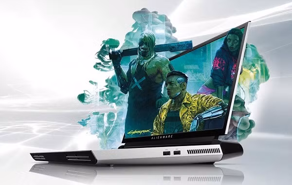 Một số người dùng cho biết họ có thể sử dụng Area 51M trong công việc và chơi game. Với CPU Core i&amp;/i9, hình ảnh hiển thị sắc nét, bộ xử lý “nhanh như chớp”, việc tối đa hóa các cài đặt đồ họa trong trò chơi không gặp bất kỳ khó khăn nào. Các chuyên gia đưa ra nhược điểm duy nhất của laptop này là máy sẽ bị nóng và quạt tản nhiệt kêu lớn sau khi chơi trong thời gian dài. Ảnh: laptoptitan